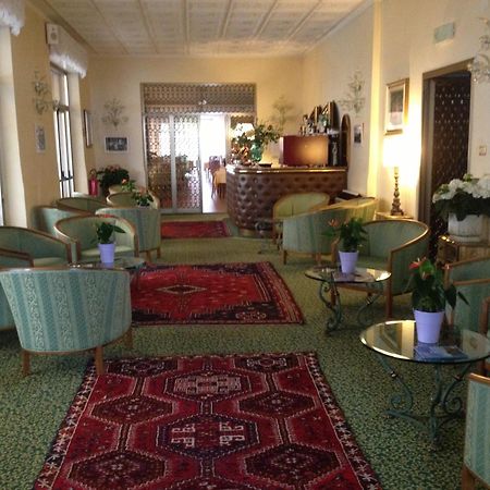 Hotel Diana غرادو المظهر الخارجي الصورة