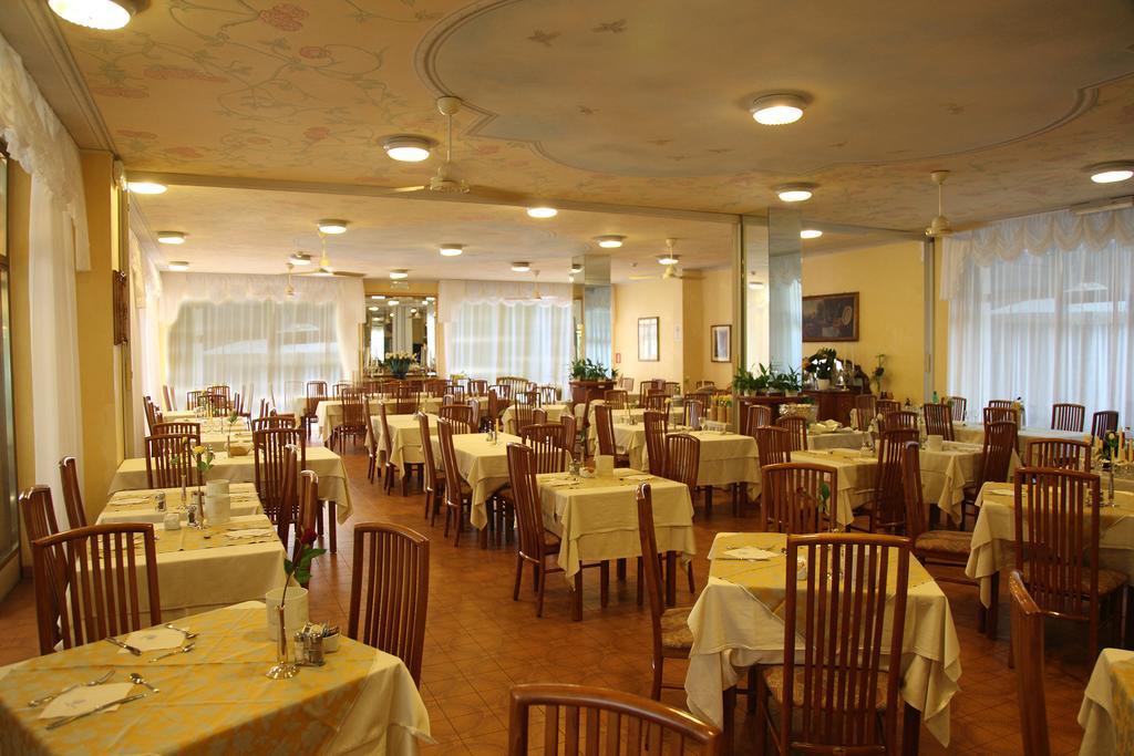 Hotel Diana غرادو المظهر الخارجي الصورة