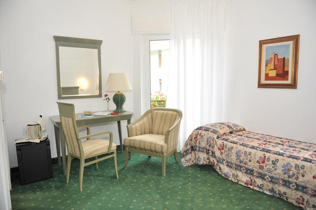 Hotel Diana غرادو المظهر الخارجي الصورة